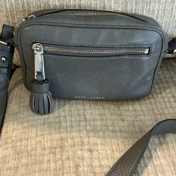 Marc Jacobs adjustable Crossbody gray bag front compartment zipper closures - Picture 1 of 10